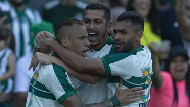 Coritiba voltou a vencer em casa, e o Athletico perdeu para ele mesmo