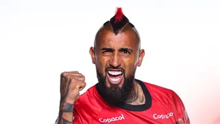 Vidal é oficializado e promete “melhor versão” no Athletico