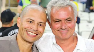 Ídolo na Turquia, Alex exalta José Mourinho e é reverenciado por rivais