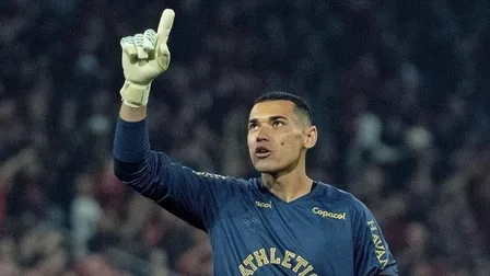 Santos faz história e vira o goleiro com mais jogos pelo Athletico