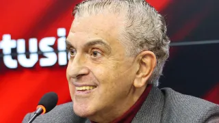Athletico renova contrato com promessa da base