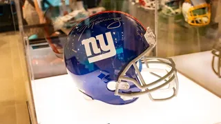 Fãs de futebol americano ganham chance de conhecer maior coleção de itens da NFL da América do Sul
