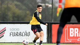 Com desfalques, Athletico estreia time principal; veja quem joga