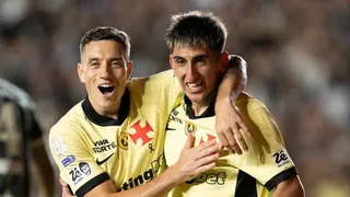 Vasco atropela e Coritiba sofre pior derrota em 18 anos