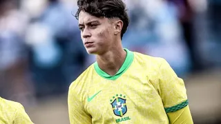 Filho de ex-Coritiba assina contrato com multa de R$ 577 milhões