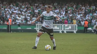 Henrique alerta Coritiba contra o Avaí, destaca evolução e defende Muralha