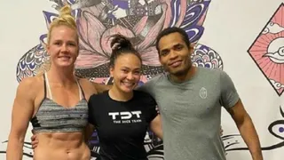 Treinador brasileiro de lutadora do UFC é preso por estupro nos EUA