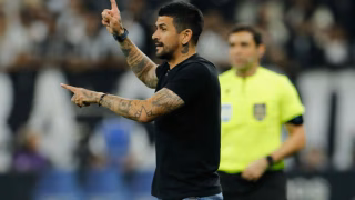 Lucho González tem “pior início possível” como técnico do Athletico
