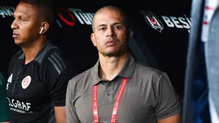 Salários atrasados, Mourinho e respeito total: a passagem de Alex como técnico na Turquia