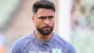 Goleiro atinge recorde contra o Coritiba na Série B