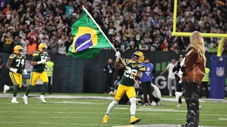 São Paulo vive noite de NFL com estrelas e estádio cantando Evidências