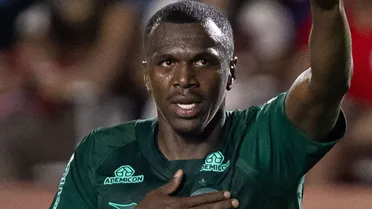 Zagueiro do Coritiba sofre com vaias e escuta provocação da torcida do Operário
