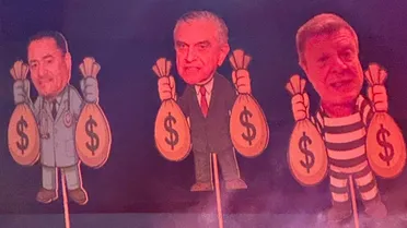 Torcida do Athletico protesta com caricaturas de Petraglia e diretores