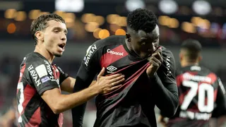 Viveros vira herói e explode a Baixada em noite épica do Athletico