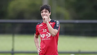 Ponte Preta encaminha acerto com meia do Athletico