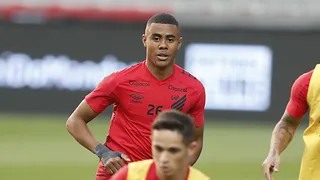 Erick lesiona a coxa e desfalca o Athletico por um mês