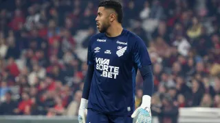 Athletico: Odair explica futuro de Mycael após falha e protestos da torcida