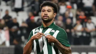 Flamengo sinaliza proposta recorde por Lucas Ronier, do Coritiba