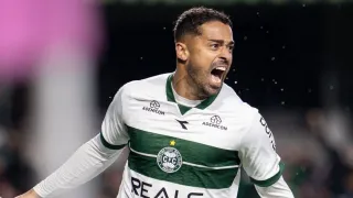Ataque do Coritiba reage e Mozart exalta fim do jejum