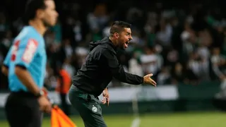 António Oliveira ironiza vaias da torcida: “Estavam a protestar contra mim?”