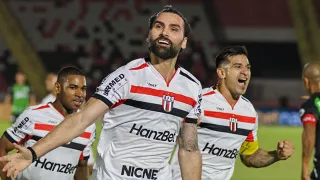 Ex-atacante do Coritiba se aproxima de recorde da Série B