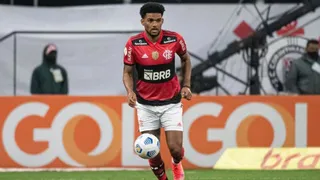 Coritiba encaminha a contratação de zagueiro ex-Flamengo e Cruzeiro