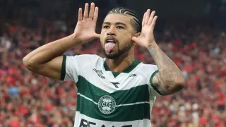 Lucas Ronier, do Coritiba, aparece entre os melhores jogadores sub-23 do Brasil