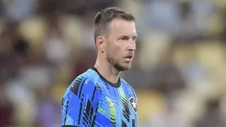 Ex-Athletico, goleiro Neto vira problema em rival da Série A