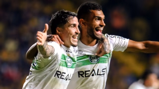 Destaque do Coritiba abre o jogo e espanta boatos sobre briga no elenco