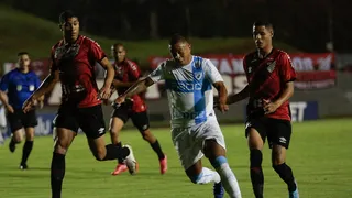 Golaço de Daniel Cruz “salva” ataque de nova atuação ruim e Athletico de derrota