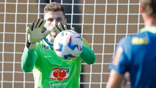 Bento celebra aniversário na seleção e diz querer ir “logo” à Europa: “Um sonho”