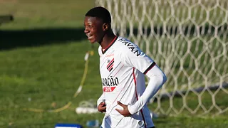 Matheus Babi desencanta e marca primeiro gol pelo Athletico: “Aguardei com paciência”