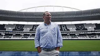 Organizada do Botafogo emite nota ameaçando jogadores e é rebatida por Textor