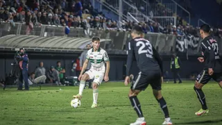 Desfigurado, Coxa perde mais uma fora de casa e liga alerta para o clássico
