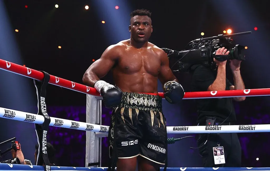 Francis-Ngannou-boxe-Instagram-Top-Rank-e1698670920863