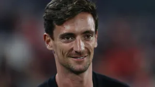 Interino do Athletico se compara a Jorge Jesus e Xabi Alonso para contestar críticas