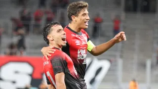 Meia do Athletico lidera ranking de participações em gols entre atletas com até 20 anos