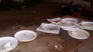 Torcida da Portuguesa se revolta com o time e come pizzas dos jogadores