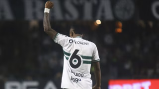 Criticado pela torcida, jogador é emprestado pelo Coritiba a rival da Série B