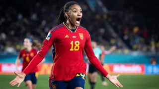 Quem é Salma Paralluelo, joia espanhola que saiu do banco e fez gols nas quartas e na semifinal