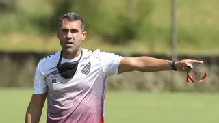 O Athletico é o lanterna do Estadual. Nada que surpreenda, nada que desculpe
