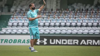 Coritiba volta a jogar bem e Athletico poderia ter vencido o líder