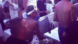 Festinha de Neymar com champanhe de R$ 3 mil viraliza nas redes sociais