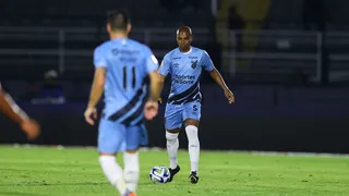 Fernandinho completa 150 jogos pelo Athletico, mas deixa o campo lesionado