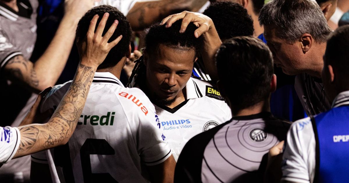 Atacante de Cabo Verde brilha em clube paranaense na Série B e conta promessa de Vozinha