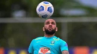 Daniel Alves criou torneio de futebol em prisão espanhola, diz jornal
