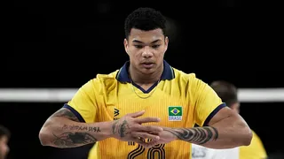 Brasil perde para a Itália na estreia do vôlei masculino em Paris