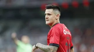 Laterais argentinos mudaram a postura do Athletico contra o Fantasma, aponta Cuca