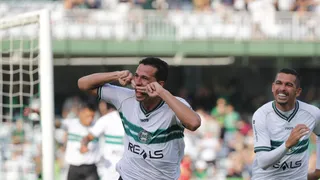 Coritiba vence com facilidade e garante vaga na semifinal