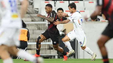 Atacantes de milhões não marcam, mas joia da base (com contrato renovado) decide para o Athletico